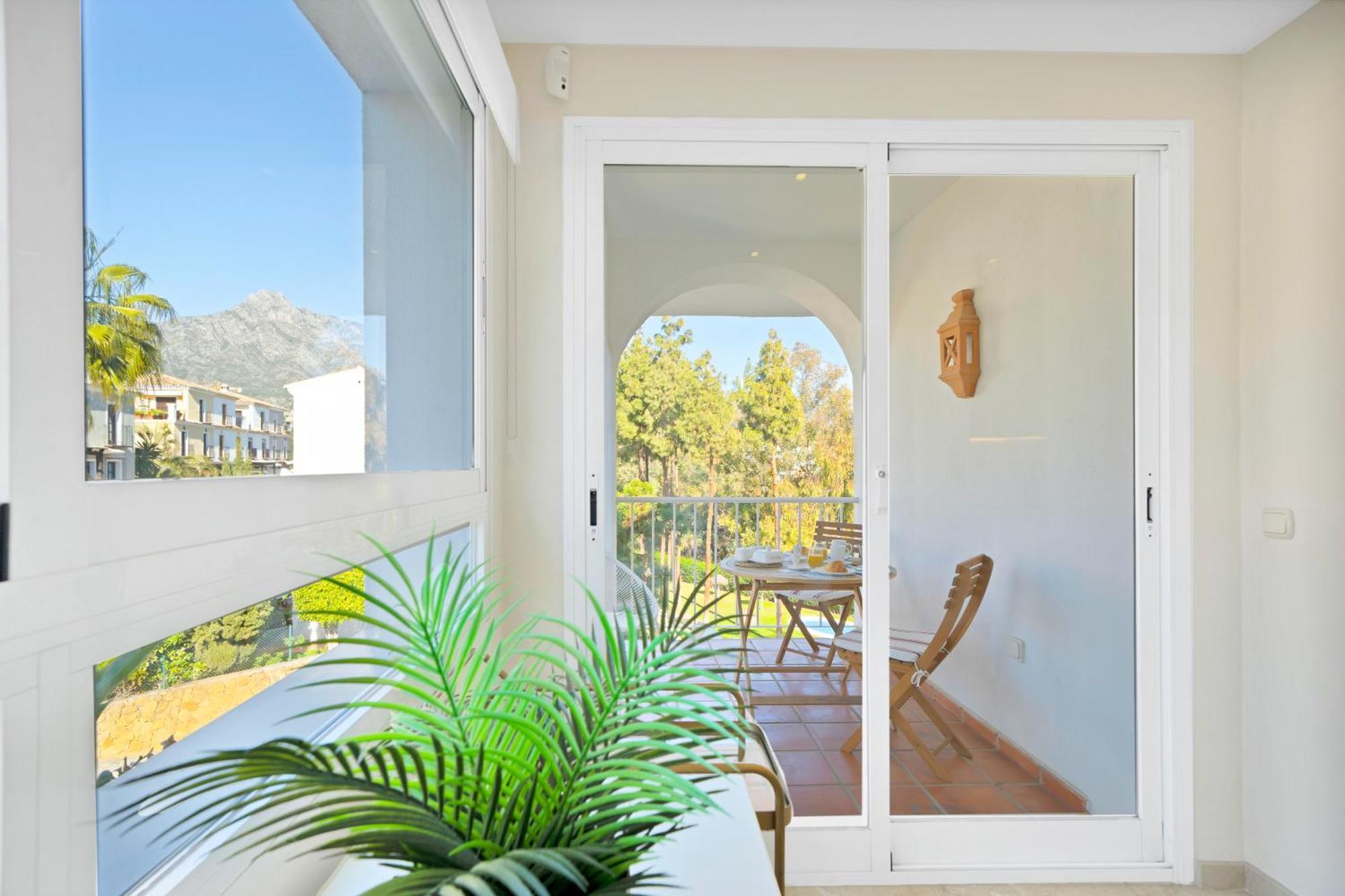 Luxury Penthouse With Sea Views In Marbella Golden Mile, Puente Romano Area Exterior foto